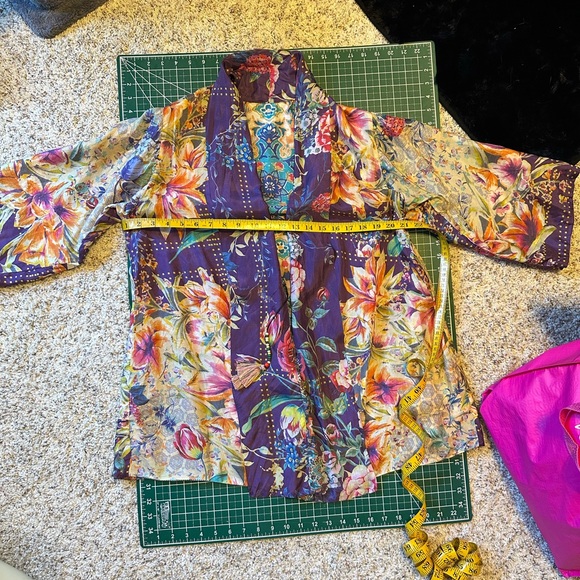 Johnny Was Reversible Silk Kimono with Pockets - Picture 9 of 13